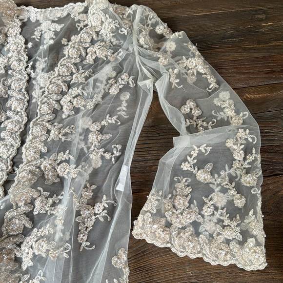 Bridal long  trained long sleeved over jacket with floral beading & bustles M/L - Picture 16 of 16